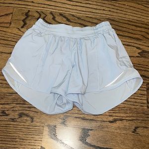 LULULEMON Hotty Hot Low Rise Lined Short 2.5”